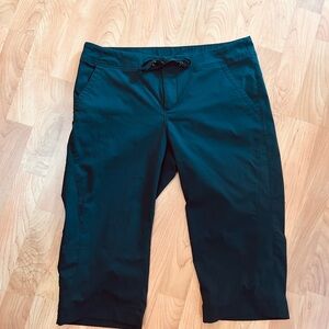 Columbia Women's Black Bermudas